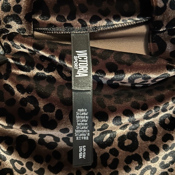 Victoria’s Secret Sport Top Cheetah Velvet Long-sleeved Small - Picture 3 of 3